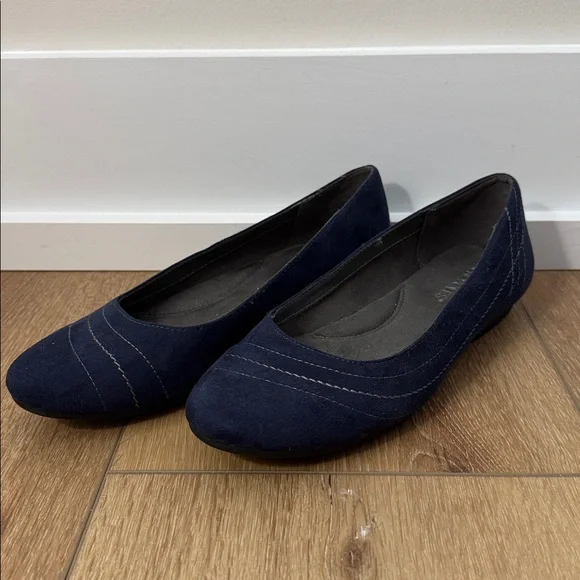 Aerosoles Ballet Flats in Navy Faux Suede - Picture 2 of 5